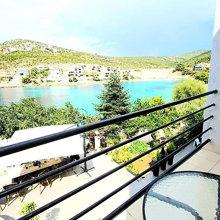 Petrovic Apartment Primosten