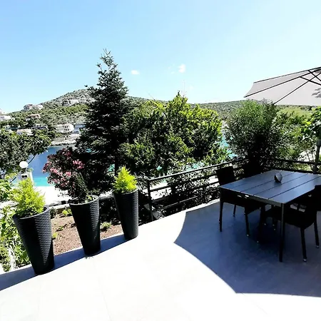 Apartment Petrovic Primosten