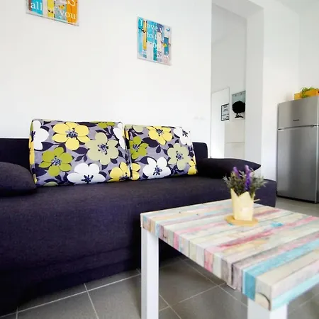 Petrovic * Primošten