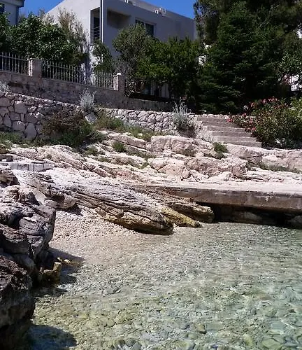 Petrovic * Primošten