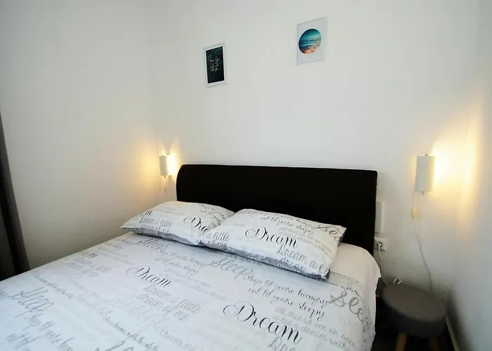 Petrovic * Primošten