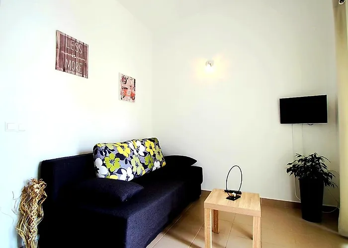 Petrovic * Primošten